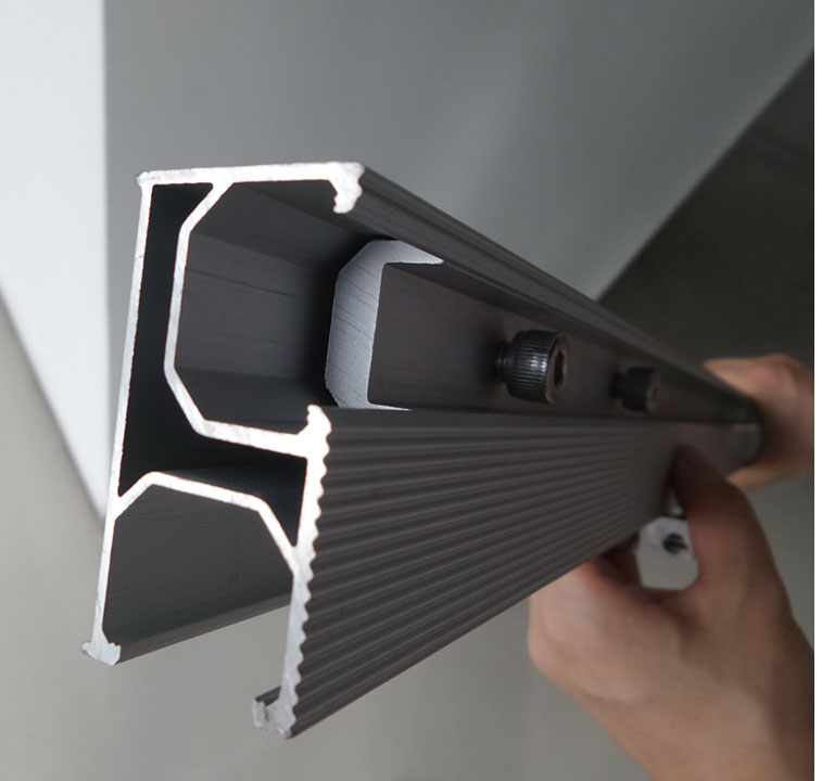 Aluminum roof rail section
