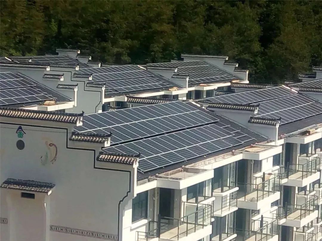 Distributed photovoltaic energy storage